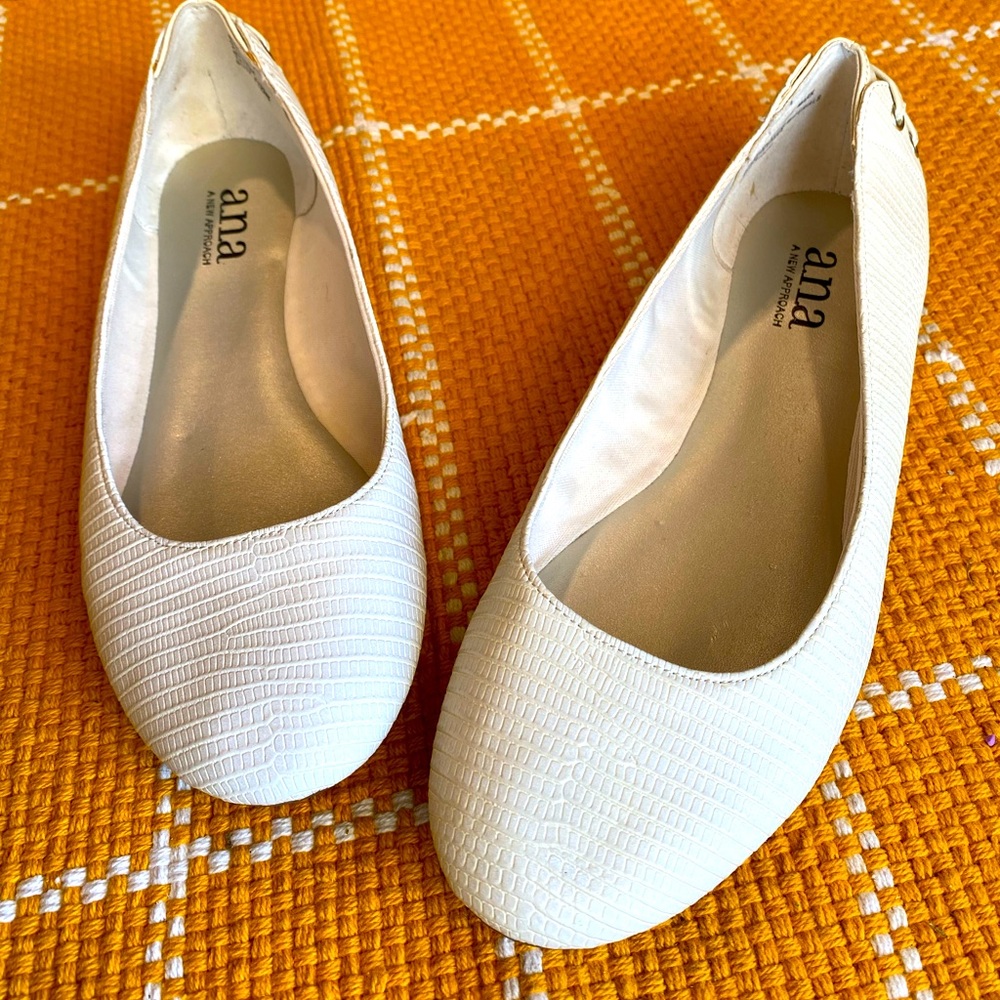Bone colored flats. In great condition. Only worn around the house.